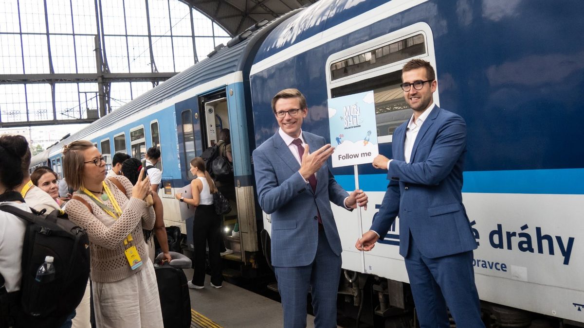Mimořádná schůze uprostřed léta: Půjde o zvýšení platů pro šéfy drah