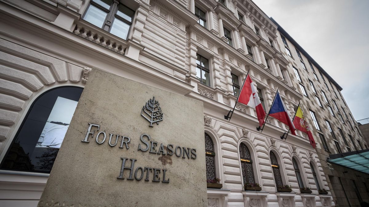 Tandem PPF a miliardáře Strnada jedná o koupi hotelu Four Seasons