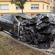 „Případem požáru vozidla se zabýváme a zjišťujeme, jestli k němu došlo vlivem úmyslného jednání, nebo ne,“ uvedl policejní mluvčí Jan Daněk. 