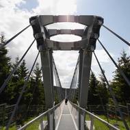Lávka Sky Bridge 721 je momentálně nejdelším visutým mostem pro pěší na světě. Nachází se v nadmořské výšce 1110–⁠⁠1116 metrů, v nejvyšším bodě drží návštěvníky 95 metrů nad zemí. Veřejnosti se otevřel v roce 2022 a je nejvyhledávanější atrakcí v Dolní Moravě.