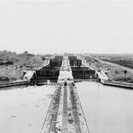 Stavba zdymadel v roce 1913