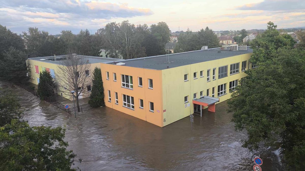 Komentář: Povodňová matematika. Pošli peníze a já tě dám k soudu