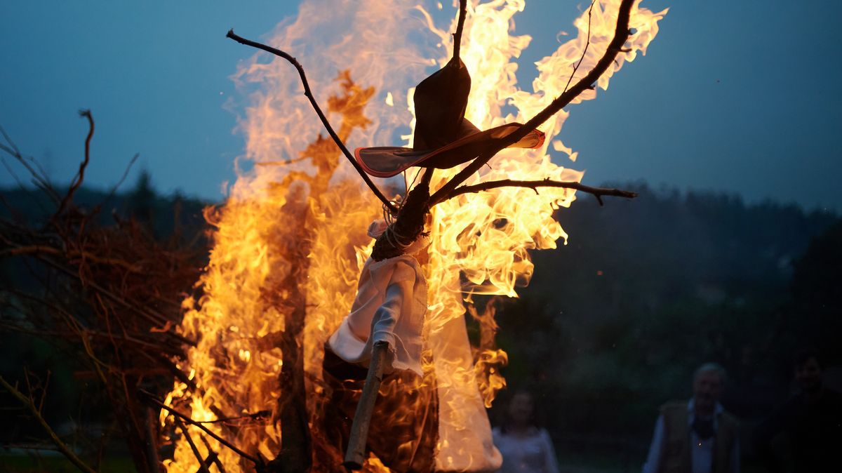 Hasiči a meteorologové varují před rizikem požárů kvůli pálení čarodějnic