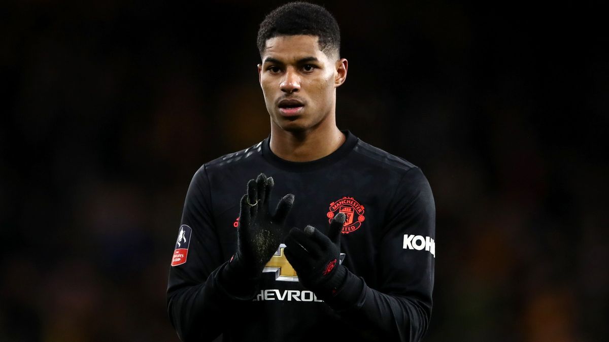 Číslo 10 proti Downing Street 10. Fotbalista Rashford porazil britskou vládu