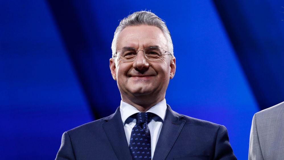 Glosa: Modrý, nikoliv fialový Zahradil