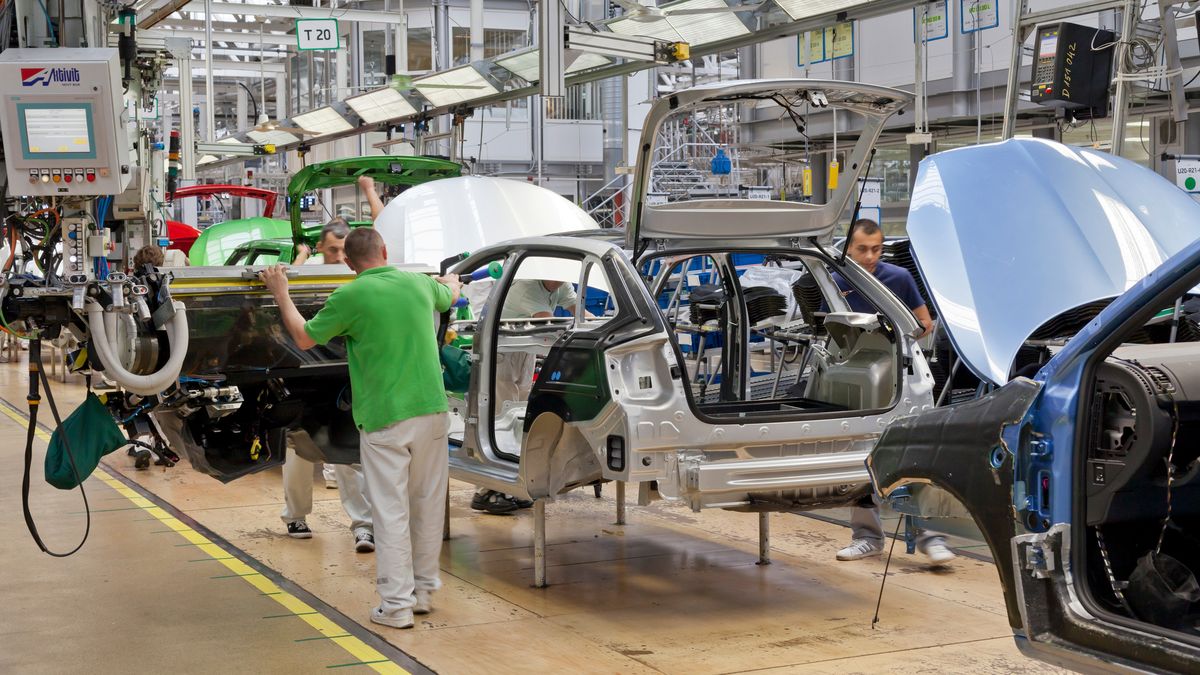 Navzdory propadu ve výrobě Škoda dokázala zvýšit zisk i tržby