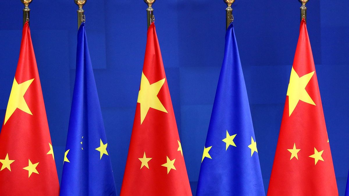 Čínská odveta za sankce EU. Potrestá desítku lidí a organizací