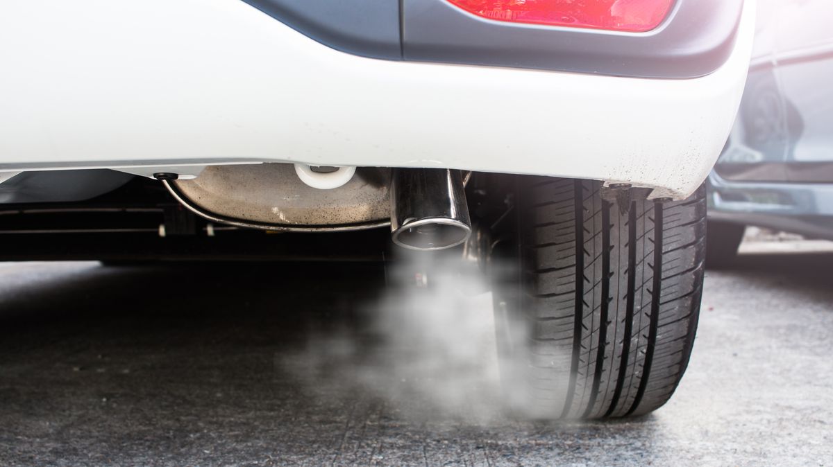 Lidé skoupí poslední benziny a emise budou ještě horší, říká šéf Toyoty