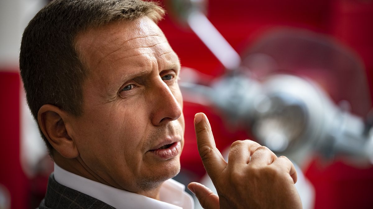 Kauza Dozimetr: Kvůli korupci byl obviněn bývalý šéf dopravního podniku