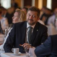 Vít Rakušan po volbě vypadal spokojeně. Podporu 98 procent hlasujících bral jako výraz důvěry, ale i škodolibosti.