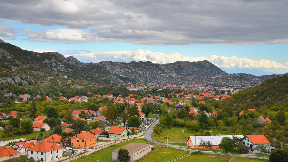 Útočník v Černé Hoře zastřelil deset lidí včetně dvou dětí, sám zahynul
