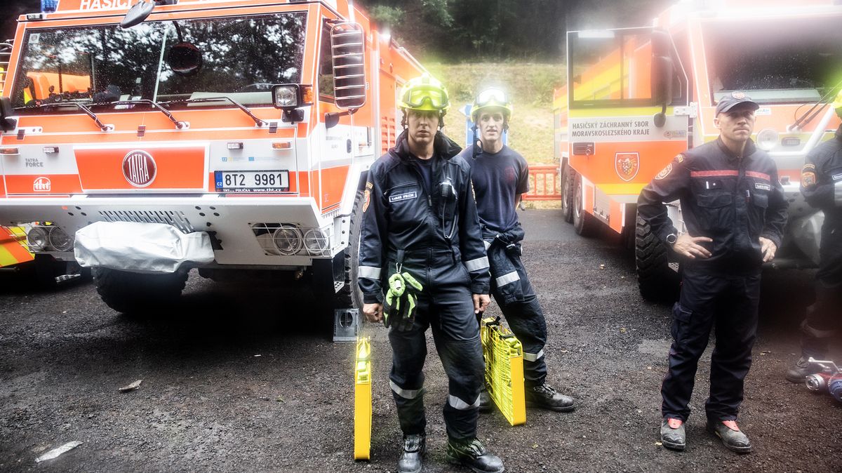 Obrazem: Po týdnu obrany chystají hasiči v Českém Švýcarsku protiútok