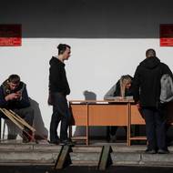 Ruští branci přijíždějí do moskevské náborové kanceláře během částečné mobilizace (27. září).