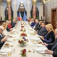 Po přivítání následovala společná večeře.