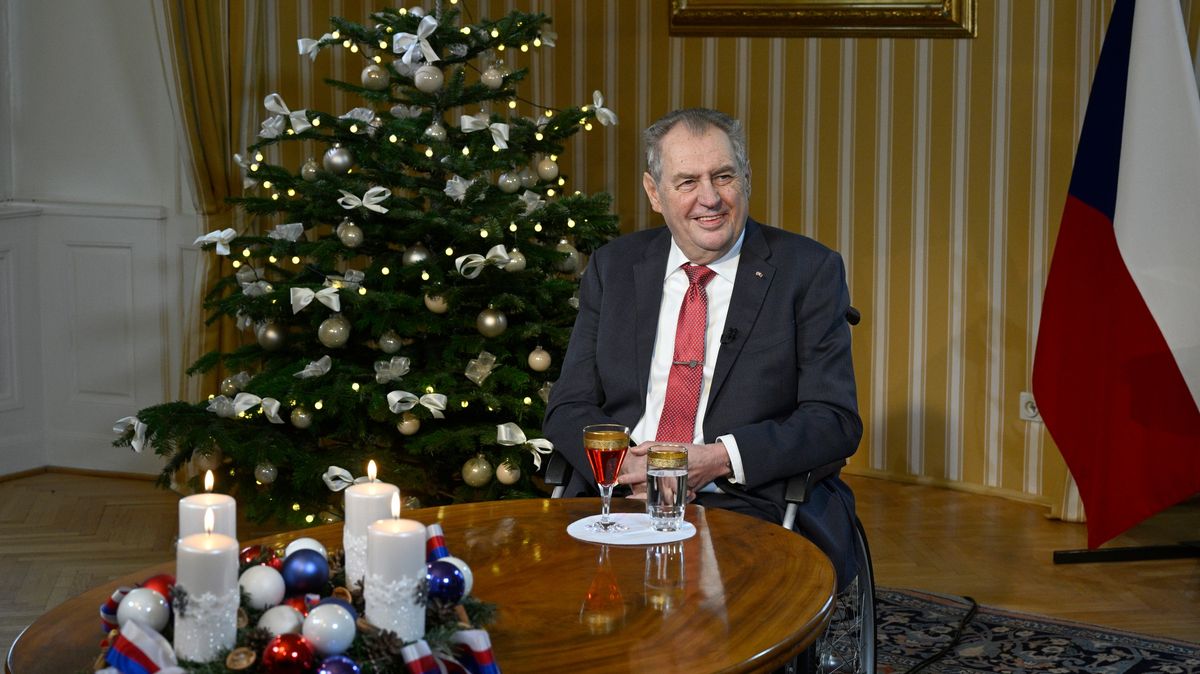Komentář: Zeman na Vánoce kádruje spoluobčany jazykem à la Lukašenko