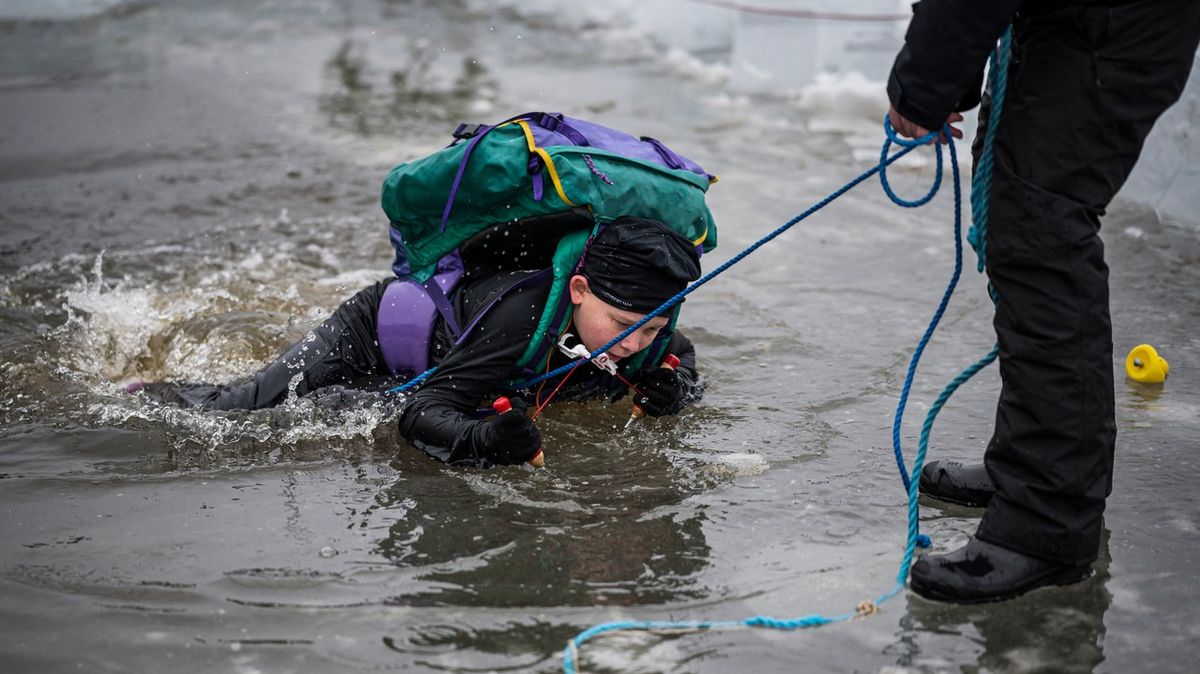 Děti z ledu: Fotky švédského tělocviku na základní škole