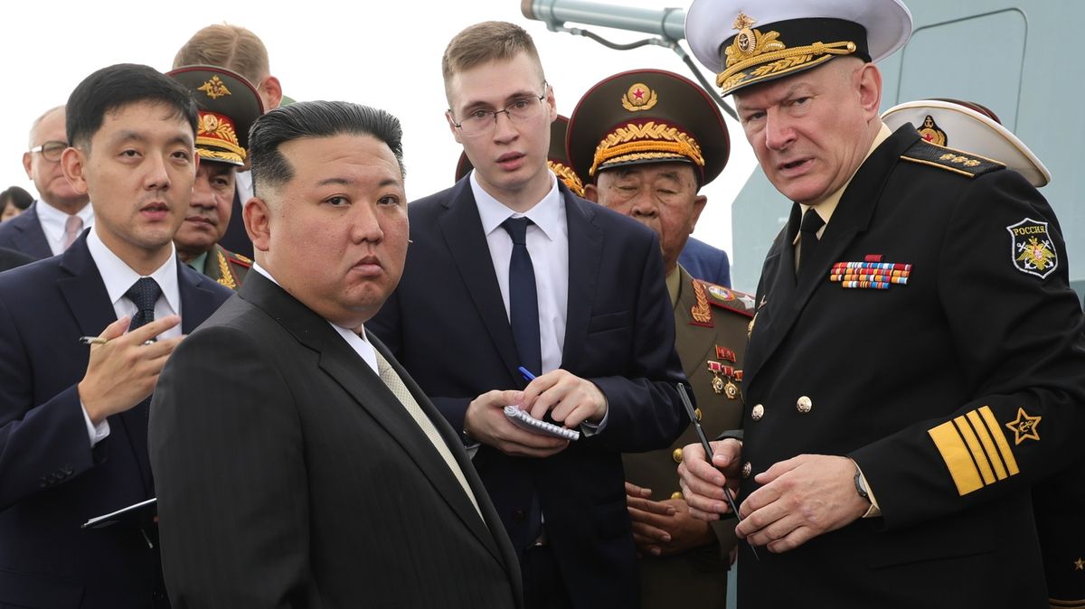 Kim Čong-un v Rusku. Šípková Růženka i letadlo s jadernými zbraněmi