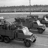 Jen v Československé lidové armádě jich sloužilo kolem 25 tisíc. Snímek ukazuje přehlídku při příležitosti 16 let výročí osvobození 9. května 1961.