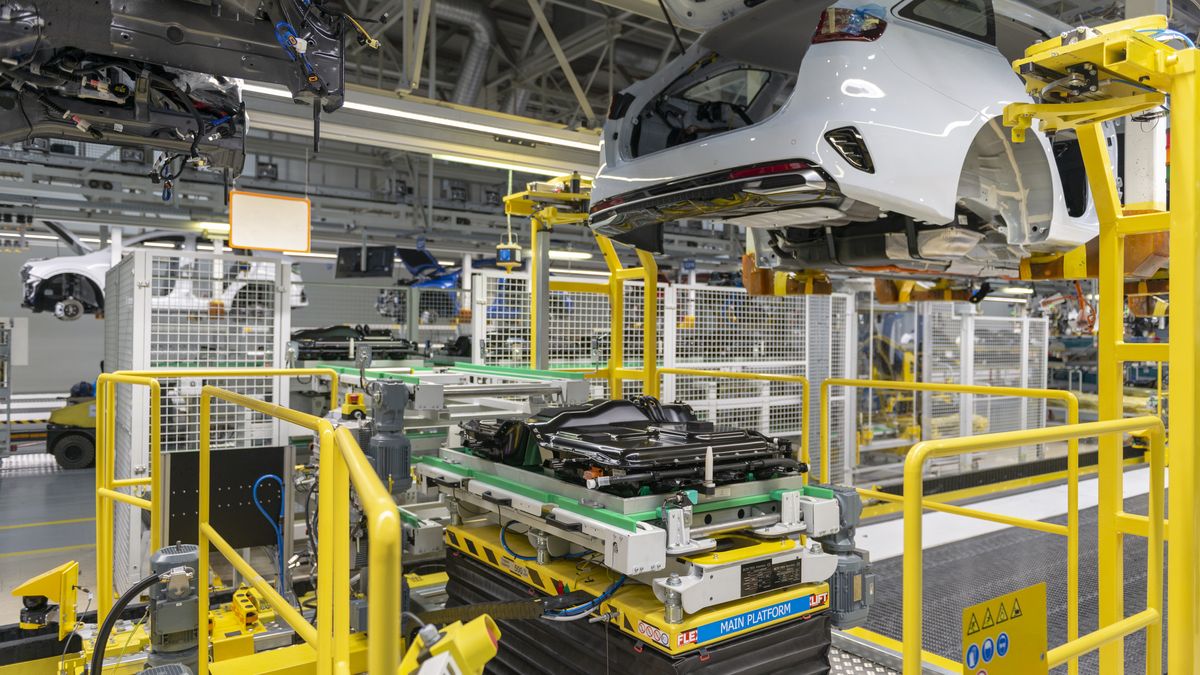 Dva týdny a zavíráme. Automobilky se obávají čínského omezení