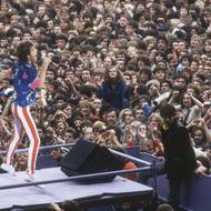 Mick Jagger na stadionu ve Wembley, 1982.