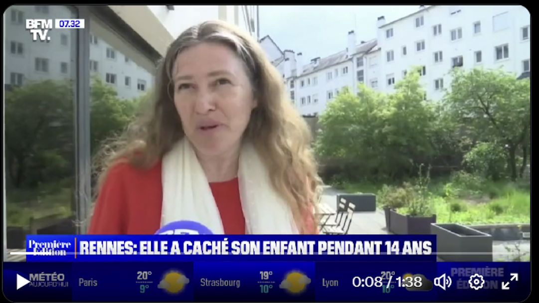 Čtrnáct let ukrývala syna před světem. Matce teď hrozí sedm let vězení