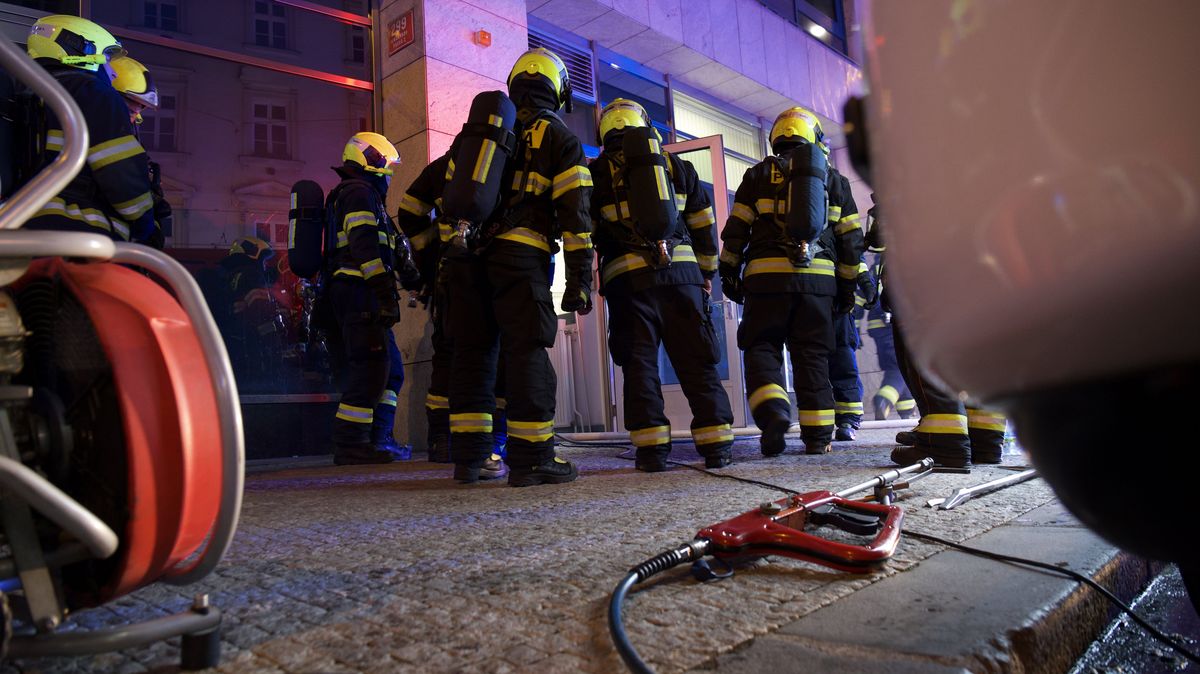 Hasiči kvůli kouři v suterénu evakuovali 290 lidí z hotelu v Brně