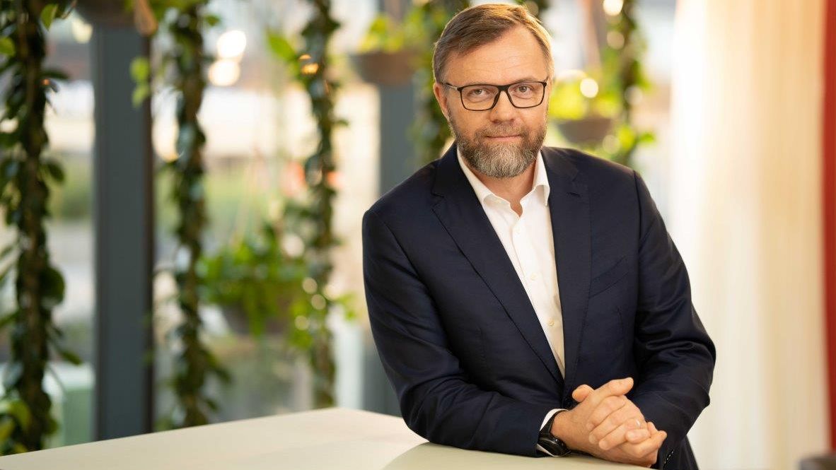 Bankám klesají marže. „Je to dobře pro klienta,“ říká šéf KB Juchelka