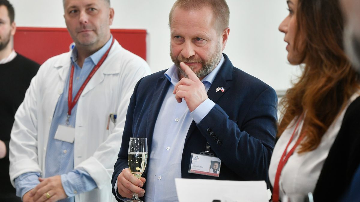 Ředitel nemocnice k přesčasům lékařů: Jsou opravdu dobrovolné?