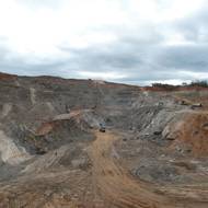 Brazílie loni přepracovala svou strategii pro tento segment průmyslu. Vláda tehdejšího krajně pravicového prezidenta Jaira Bolsonara vydala dekret, který těžbu lithia učinil atraktivnější pro zahraniční investory – zejména zrušením vývozních omezení. Jeho levicový nástupce Luiz Inacio Lula da Silva se s touto politikou dosud nerozešel. Naopak: vyslal do New Yorku zástupce, kteří mají přilákat investory. 