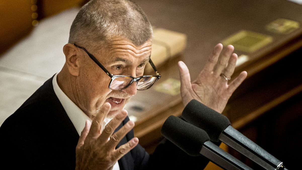 Proč zvyšování platů politiků dráždí lidi? Šídlo: Nedůvěra i pocit bezpráví