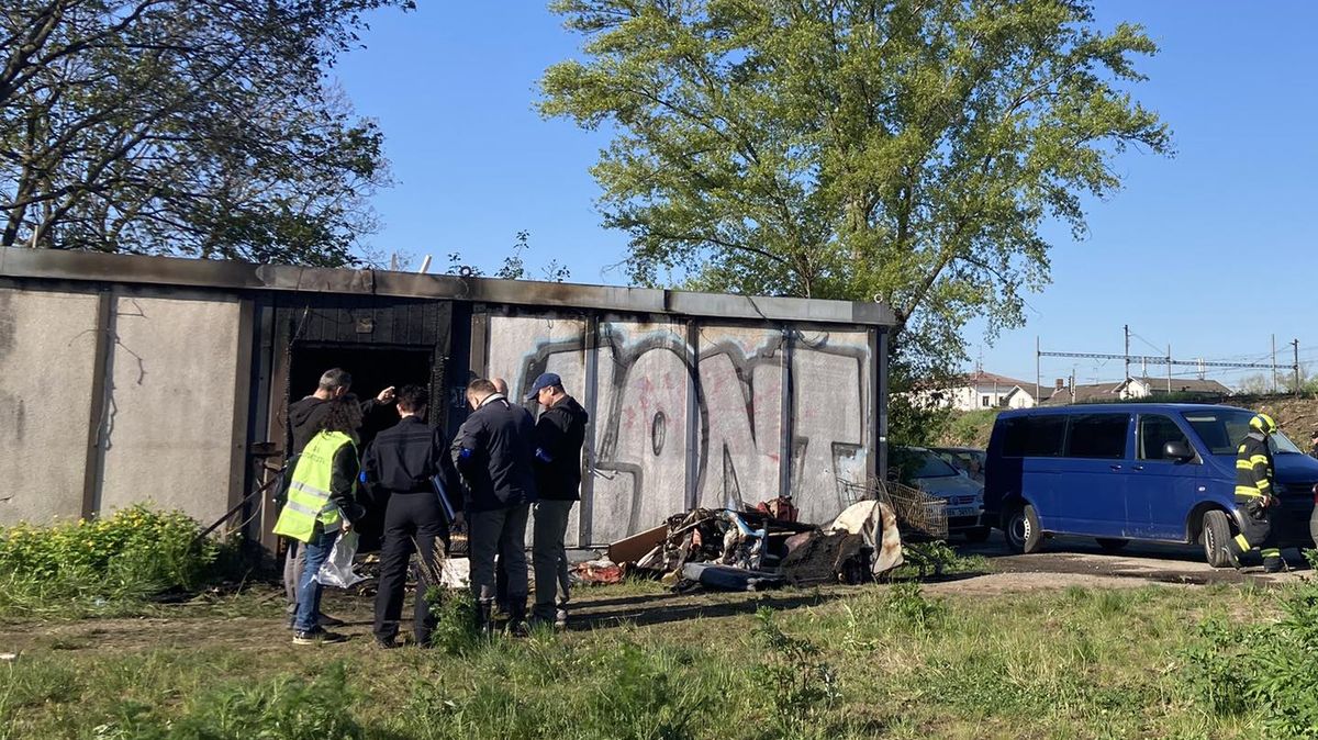 Něco se tu děje pořád, říkají po požáru místní. Bezdomovci se tam scházejí roky