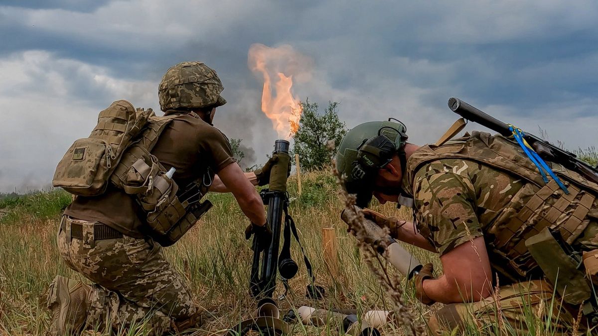 Válka na Ukrajině si vyžádala téměř půl milionu mrtvých a zraněných vojáků