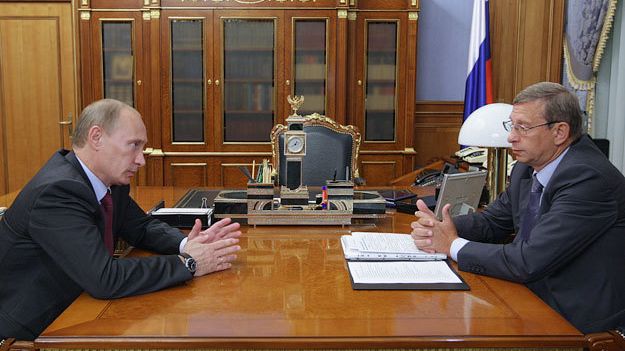 Úřad vyzval oligarchu, aby si vyzvedl dopis. Zmrazení majetku se blíží