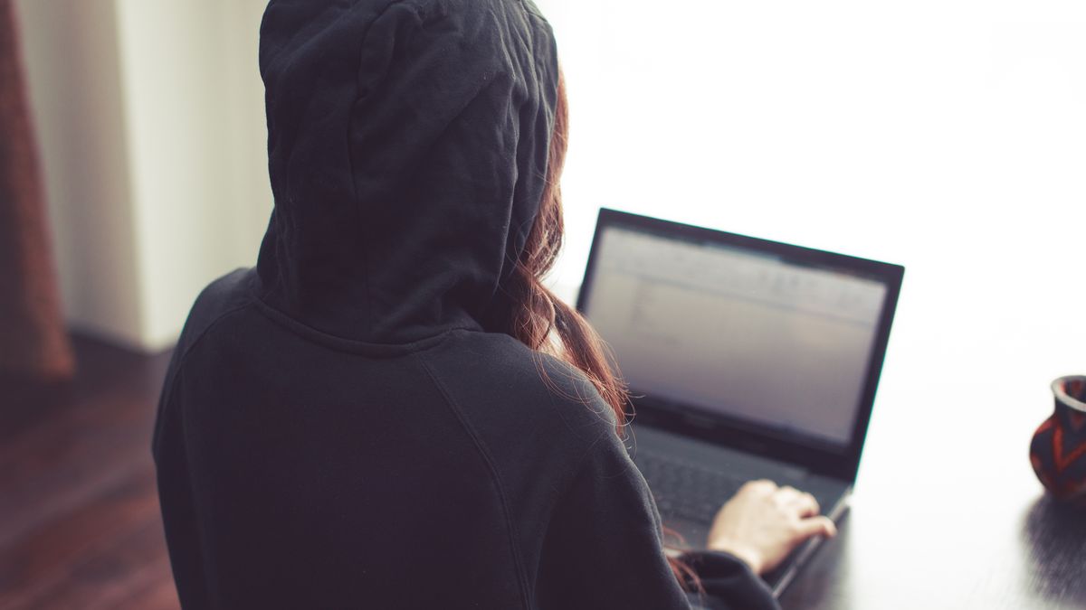 Boj proti dětskému pornu vs. soukromí. Europoslanci si vybrali