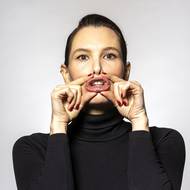 Pro plnější rty bez injekcí. Masáže úst, jejich okolí a nosoretní rýhy se provádějí s umytýma rukama i z vnitřní části úst.