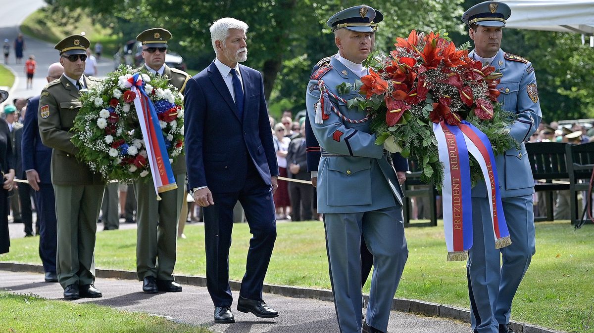 Prezident: Lidé by si měli připomínat historii a znát i činy odboje za války