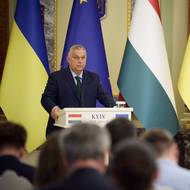 Cílem maďarského předsednictví je řešit problémy, kterým čelí EU, a proto první cesta vede do Kyjeva, napsal Orbán na facebooku.