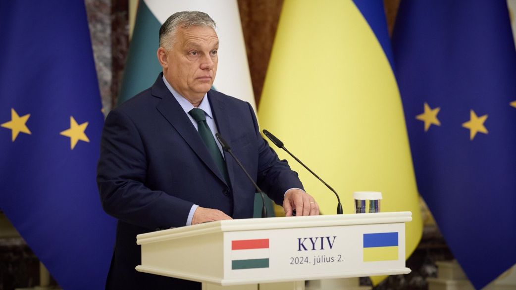 „To nemůže být pravda, Viktore.“ Tusk se diví zvěsti, že Orbán jede za Putinem