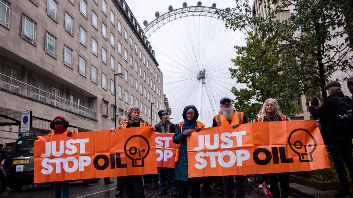 Britský soud dal klimatickým aktivistům nejvyšší trest za nenásilný protest