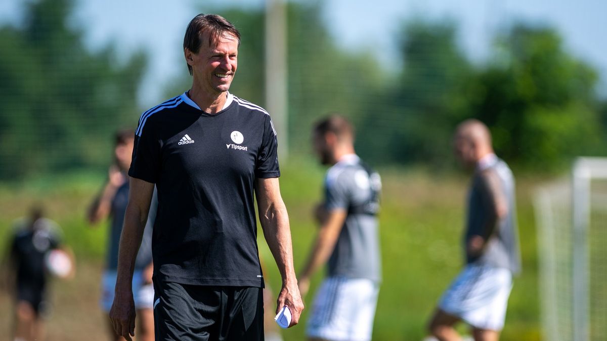 Motivátor Straka se vrací do ligy. V rodném městě si vyzkouší anglický model