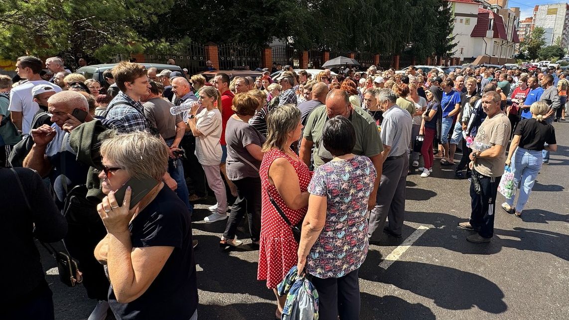Fotky: Rusové prchají před ukrajinským vpádem. „Takový strach jsme nezažili“