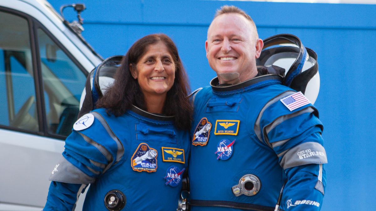 Dvojice amerických astronautů, která uvázla na ISS, se vrátila na Zem