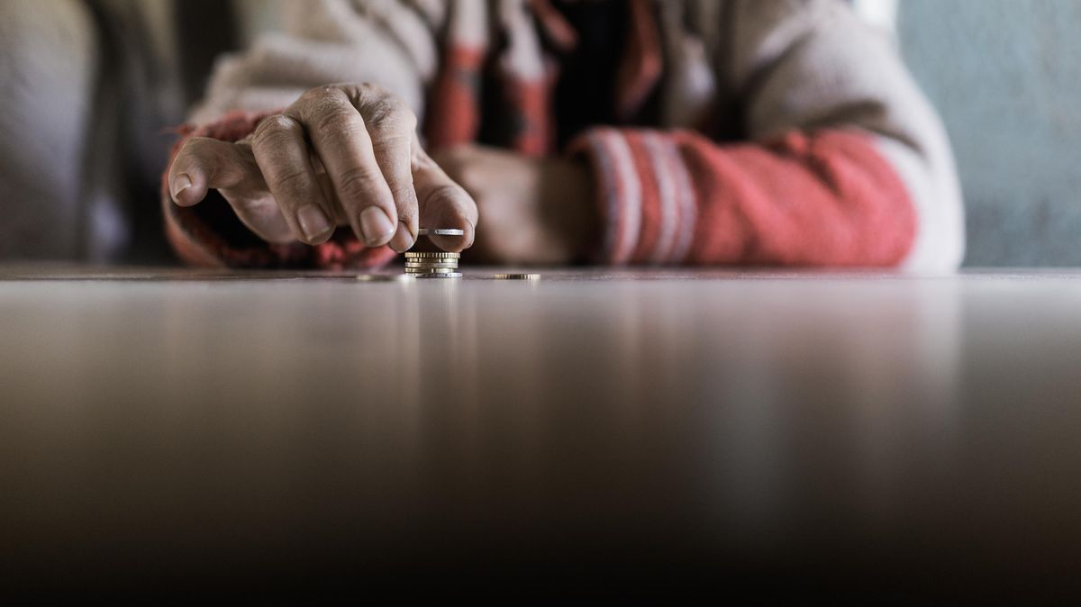 Pod hranicí příjmové chudoby EU je pětina domácností v Česku, tvrdí studie