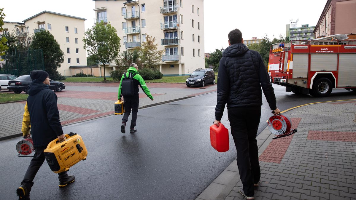 Povodně strhly zájem o čerpadla, žebříky i holínky. Doručení se může zpozdit