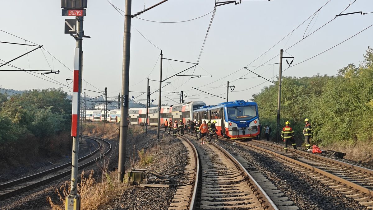 Policie rozšířila vyšetřování srážky vlaků v Praze