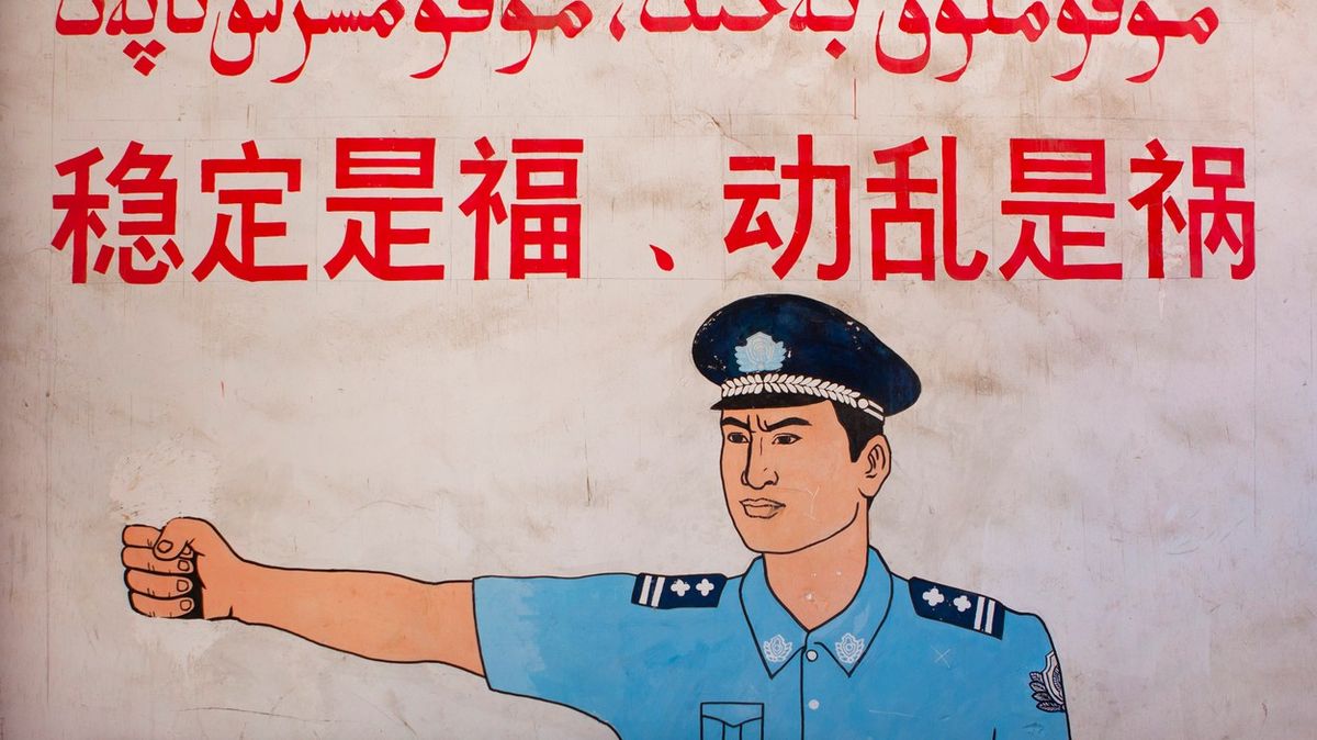 Demografická genocida. Ujgurky jsou nuceny k potratům a sterilizacím