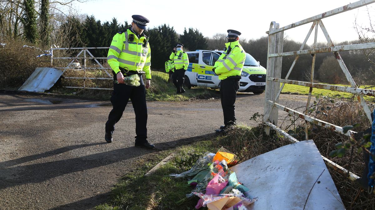 Britská policie potvrdila vraždu unesené, obvinila muže z vlastních řad