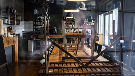 Z trhu mizí známá jména. Restaurací přesto přibývá