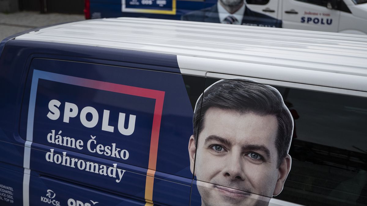 Lidi zajímají neviditelná jména a Okamura. Proč to může být úplně jedno