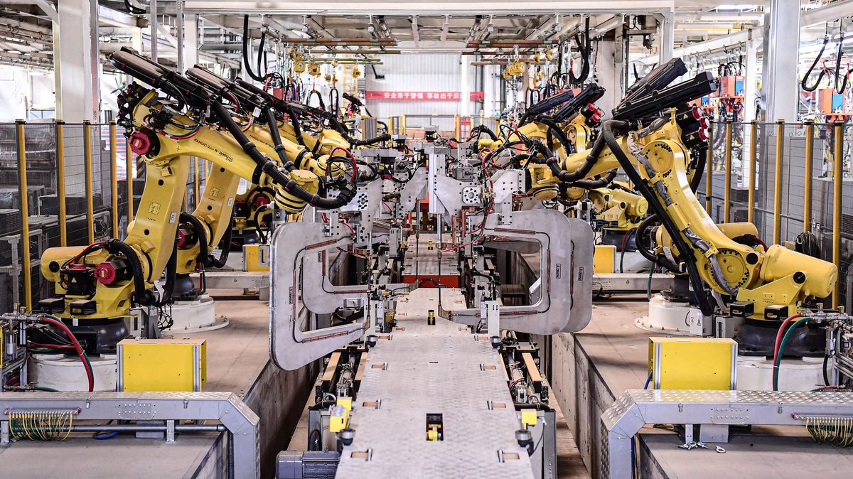 Den v byznysu: Gigafactory přinese tisíce míst. Lidí už teď není dost
